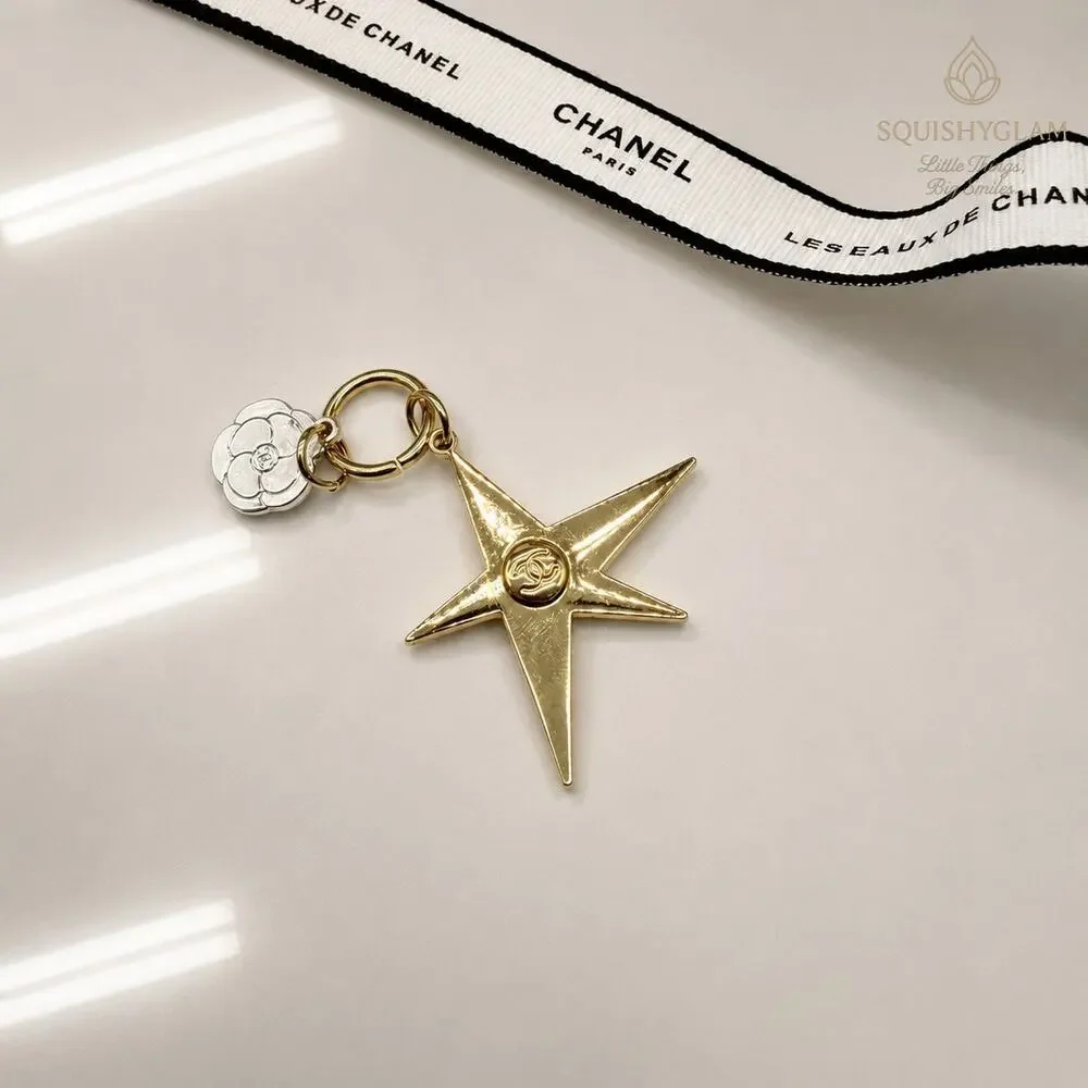 Chanel Beauté Five-Point Star Charm – Gold Tone Star Keychain Charm